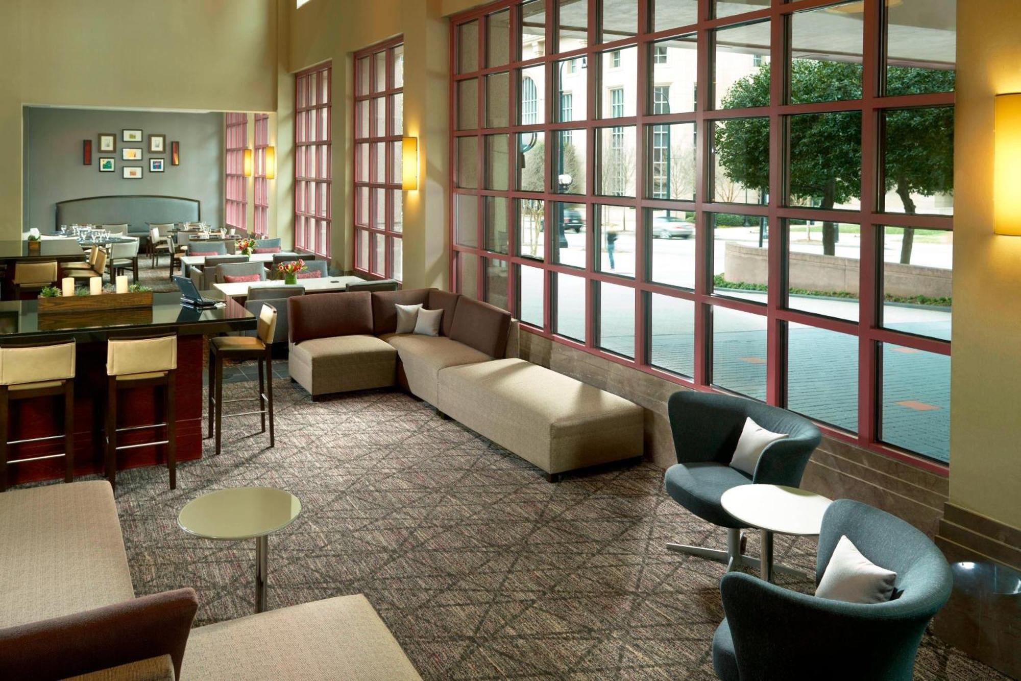 Atlanta Marriott Suites Midtown Buitenkant foto